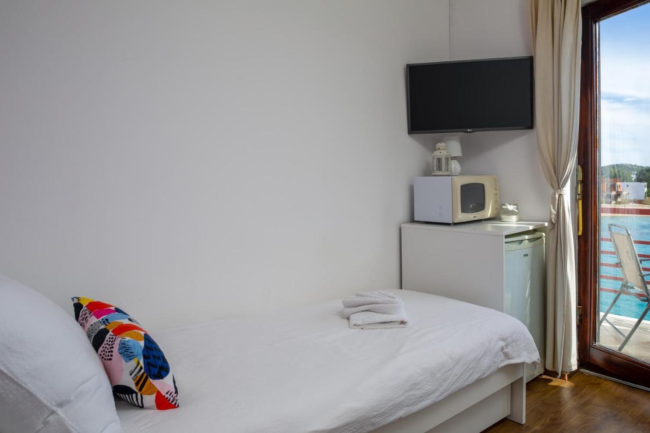 Zrinka - Last Season Ever! Apartment *