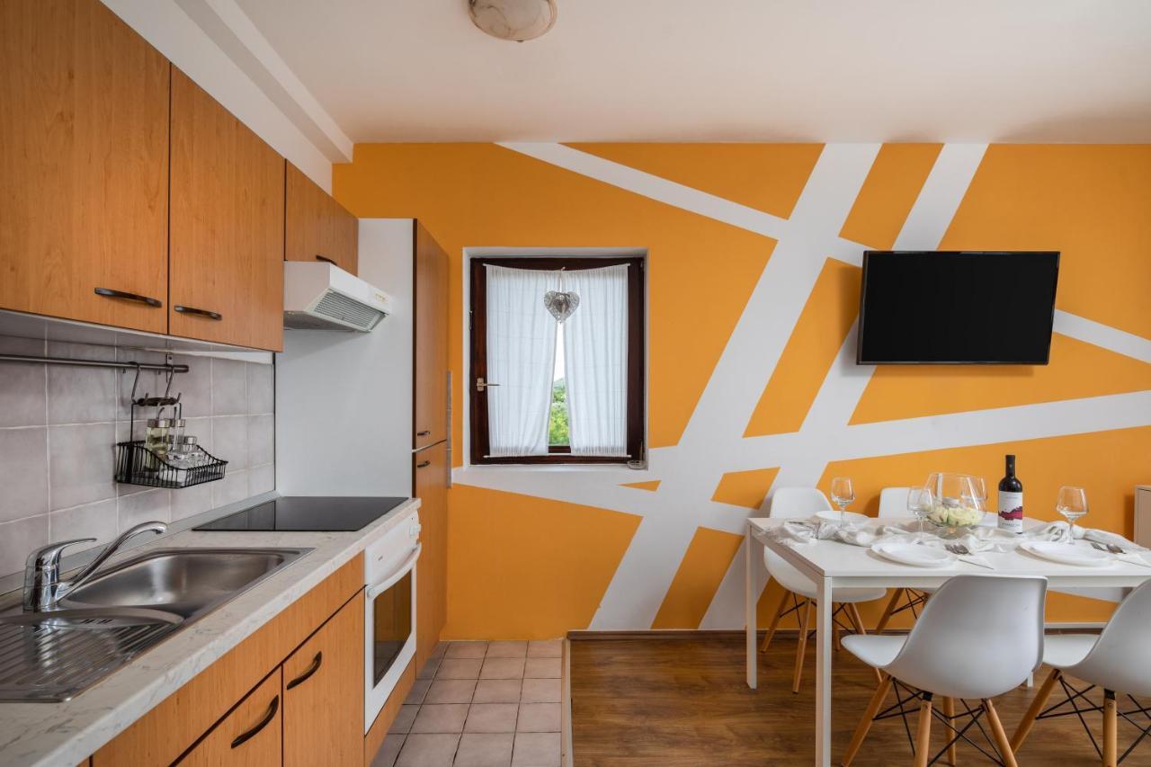 Zrinka - Last Season Ever! Apartment *